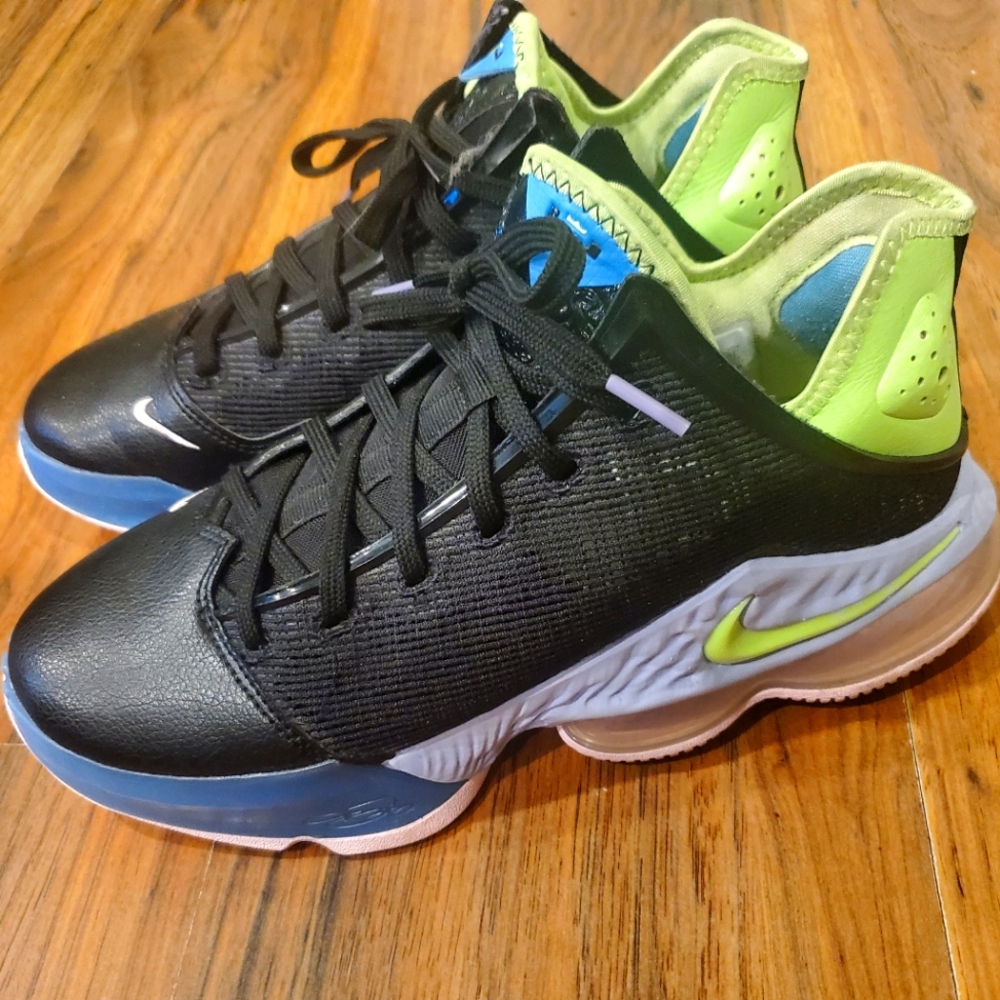 Women's Size 9 Nike LeBron Basketball Shoes